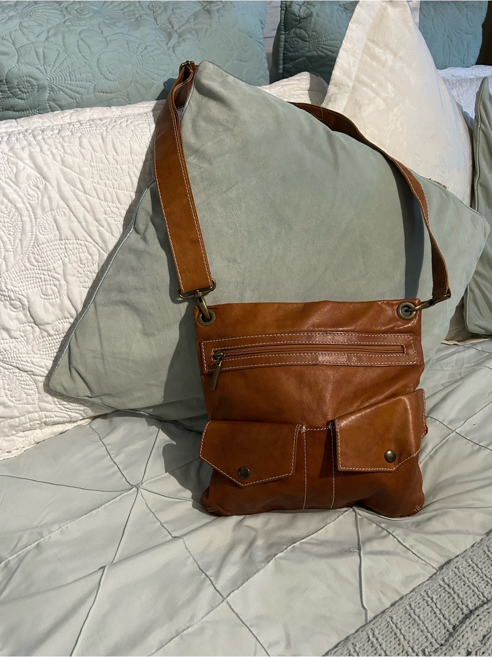 Vintage Vera Pelle Tan Leather Crossbody Bag with Front Pockets